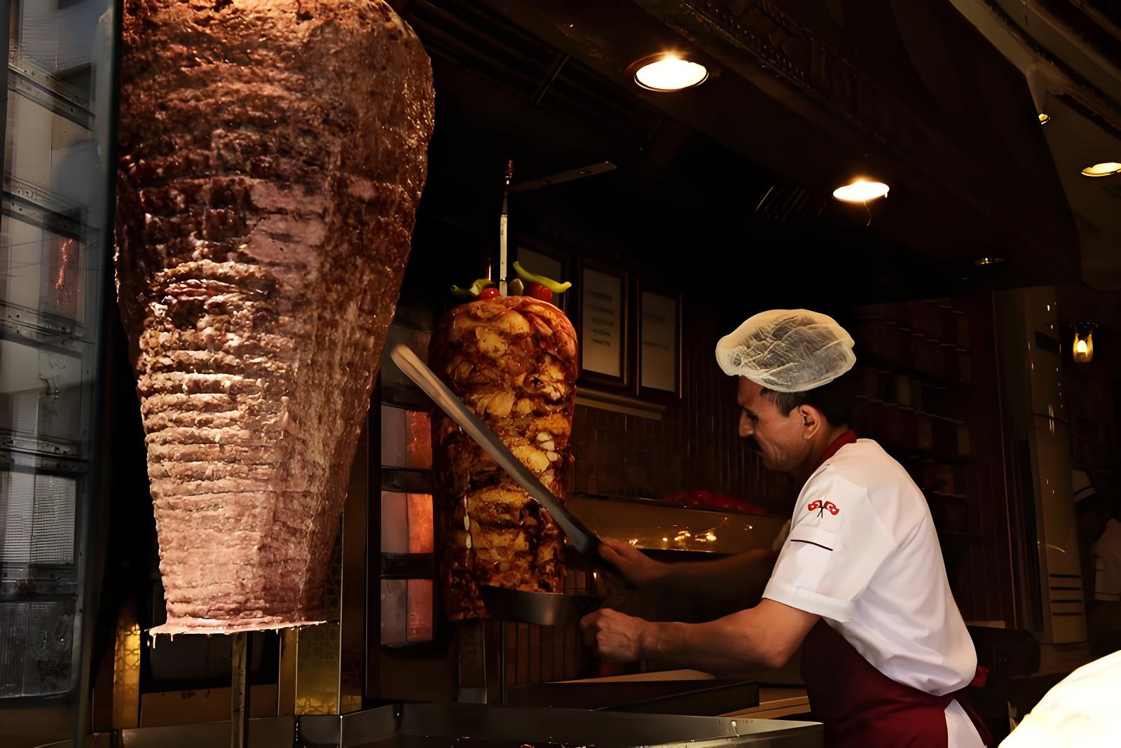 Turkish Doner Kebab: Ang pagsasama ng tradisyonal na lutuin at modernong teknolohiya
